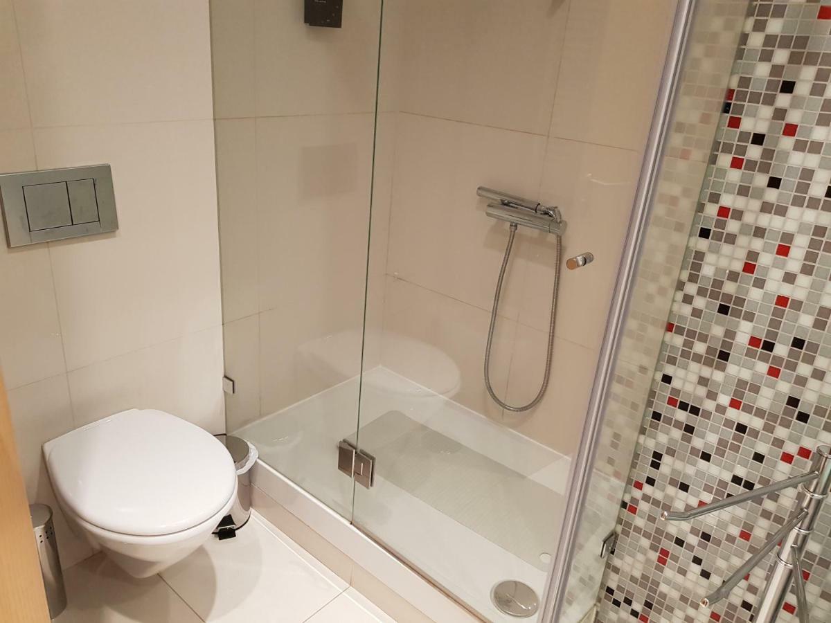 Apartment Restelo Plaza 3